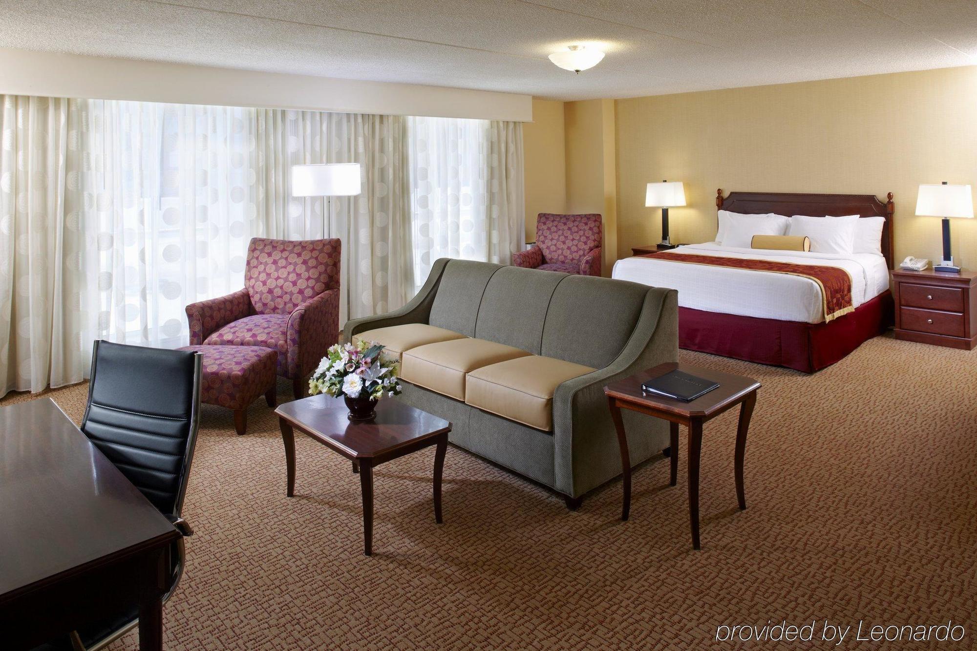 Clinton Hotel 3*